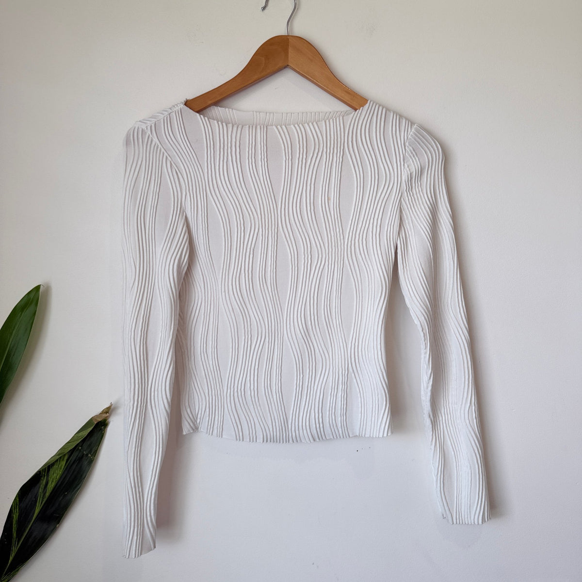 White Wave Textured Rib Long Sleeve Top Size XS | U/Arm to U/Arm 40cm