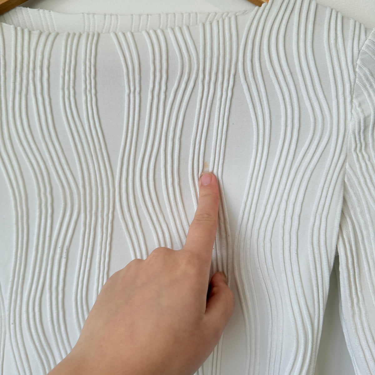White Wave Textured Rib Long Sleeve Top Size XS | U/Arm to U/Arm 40cm