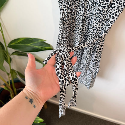 Decjuba Black & White Leopard Off Shoulder Tie Waist Dress Size M