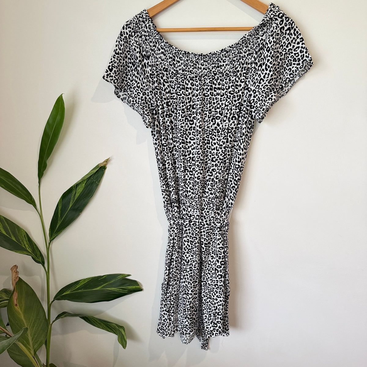 Decjuba Black & White Leopard Off Shoulder Tie Waist Dress Size M