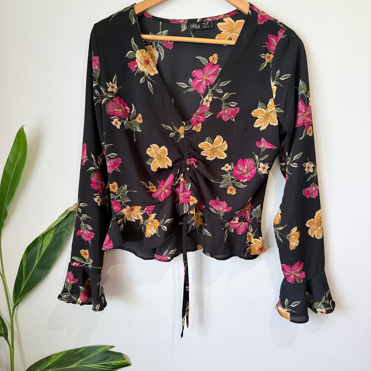 Ally Black Floral Ruched Front Bell Sleeve Top Size 10
