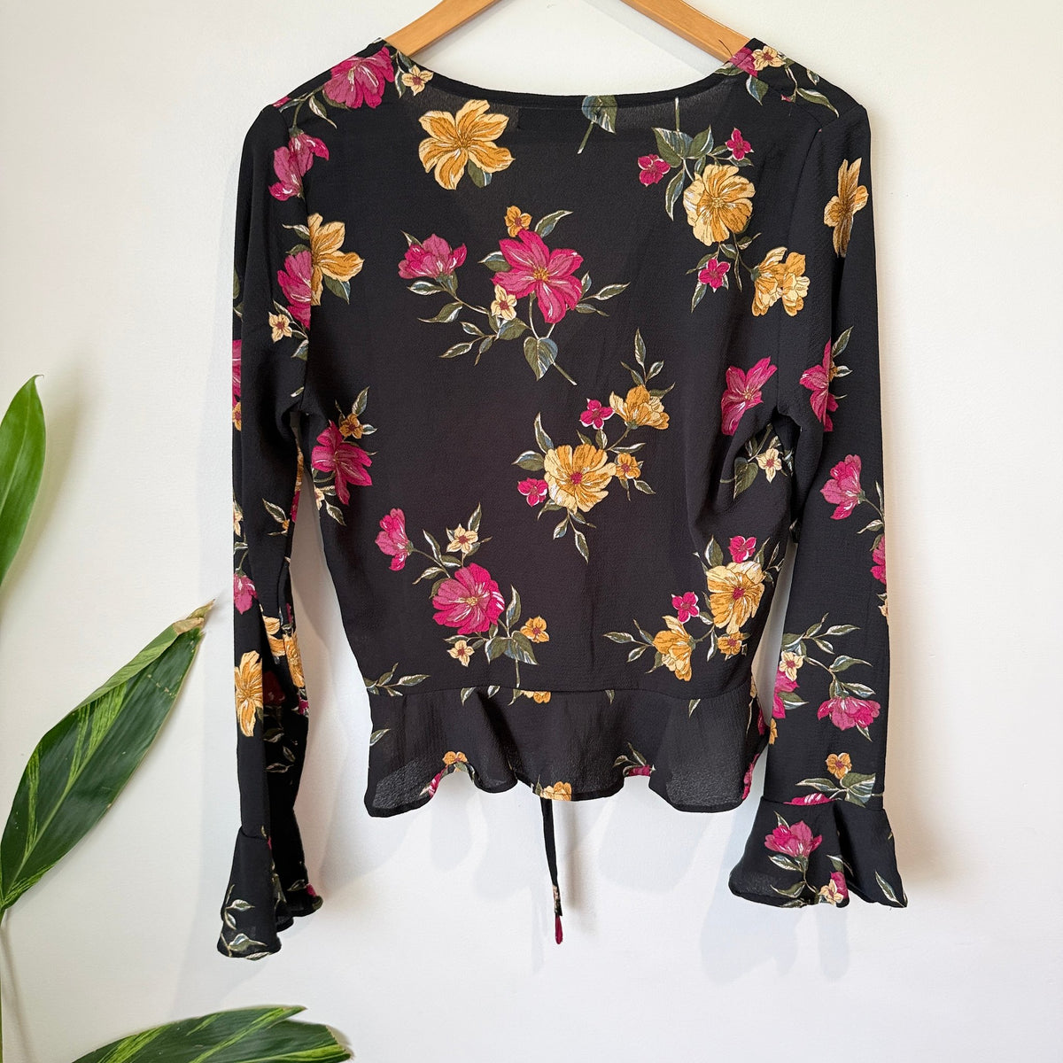Ally Black Floral Ruched Front Bell Sleeve Top Size 10
