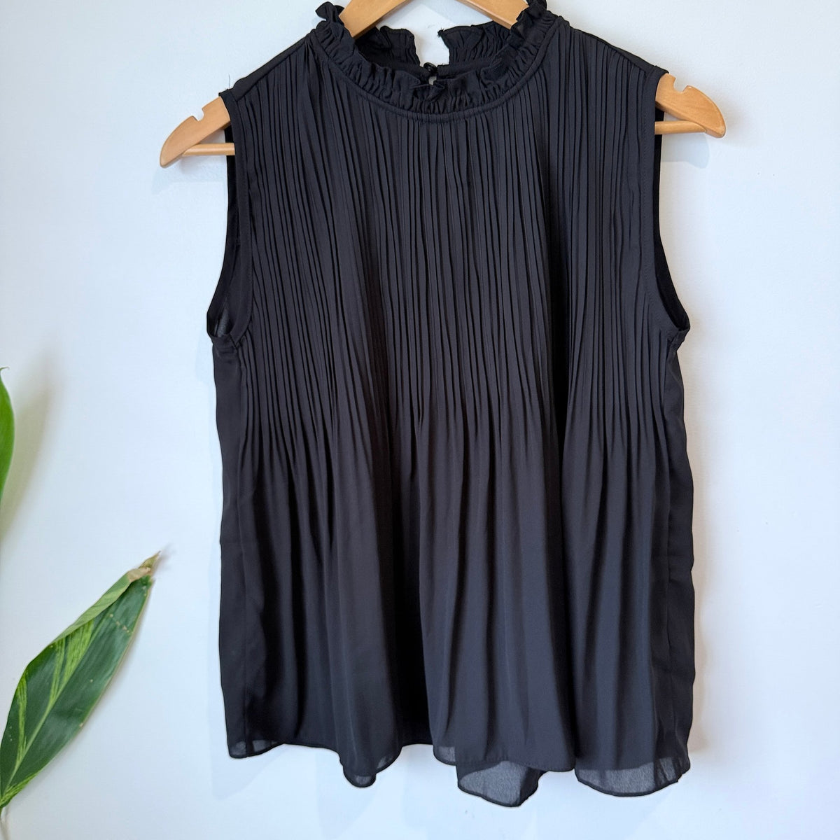 Black Pleated Frill Neck Sleeveless Top Size U/Arm to U/Arm 44cm