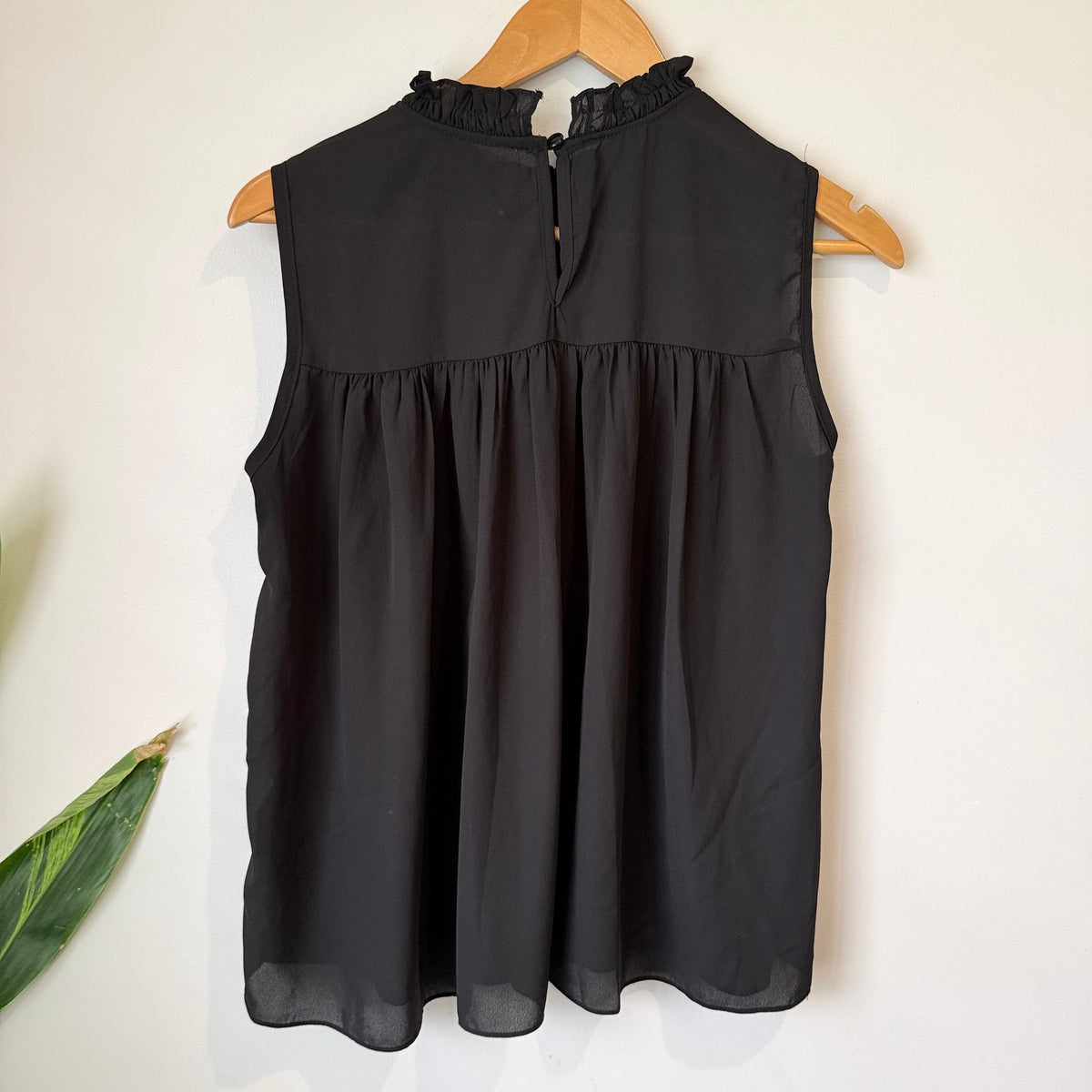 Black Pleated Frill Neck Sleeveless Top Size U/Arm to U/Arm 44cm