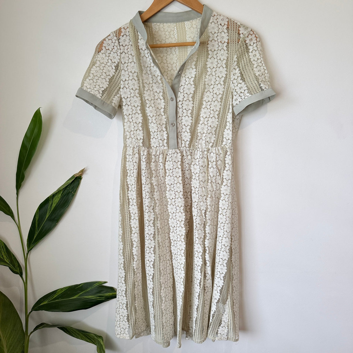 Moho & Mo Cream Daisy Lace Shirt Dress Size S | U/Arm to U/Arm 39cm