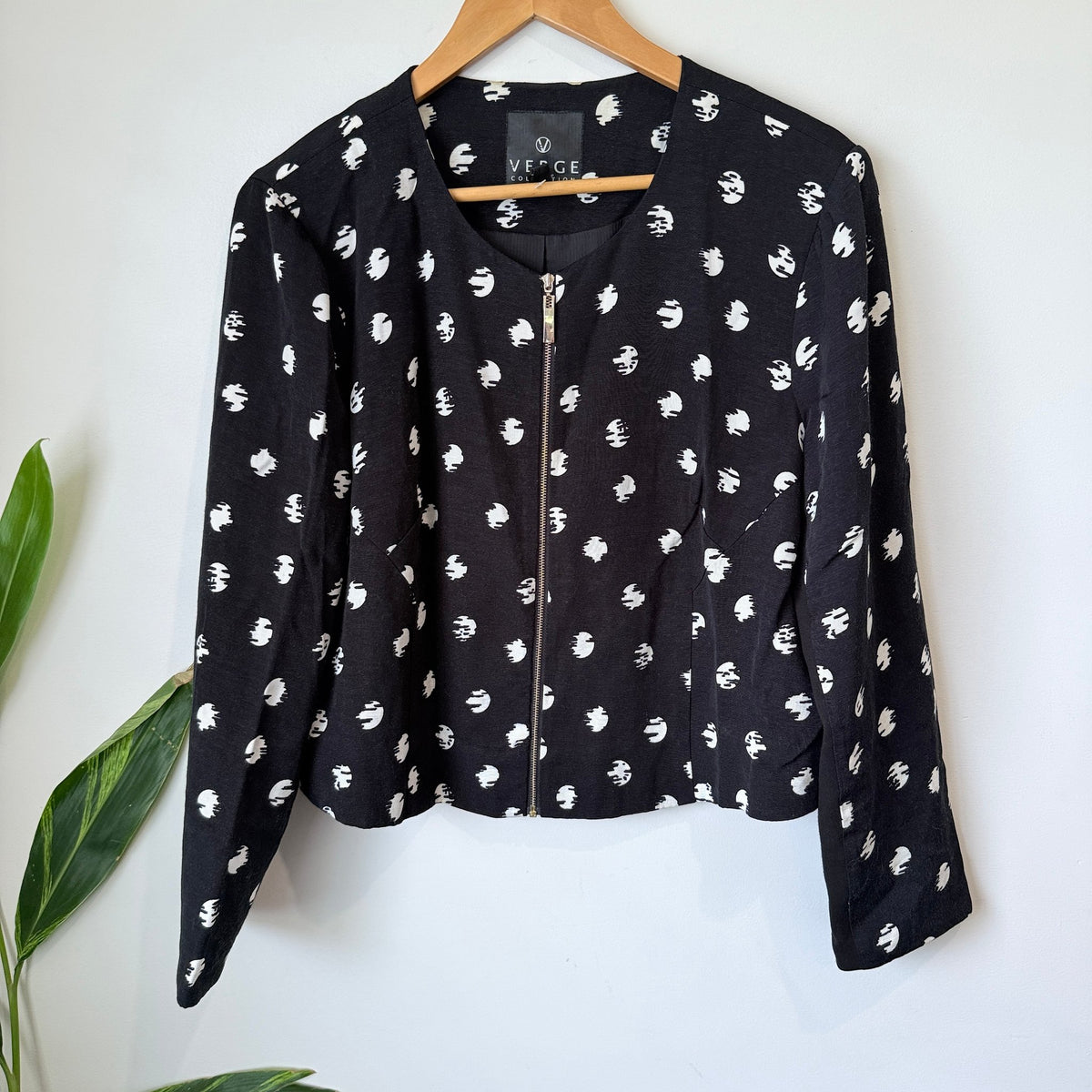Verge Collection Black & White Print Moonlight Zip Jacket Size L