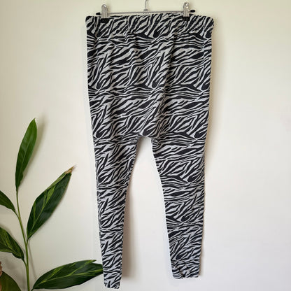 Decjuba D-Luxe Basics Grey Zebra Print Drawstring Joggers Size M