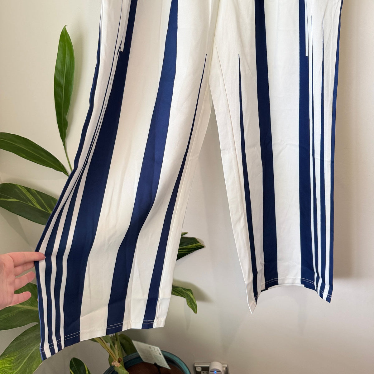 Right Tec White & Navy Stripe Wide Leg Pants Size 72cm Waist
