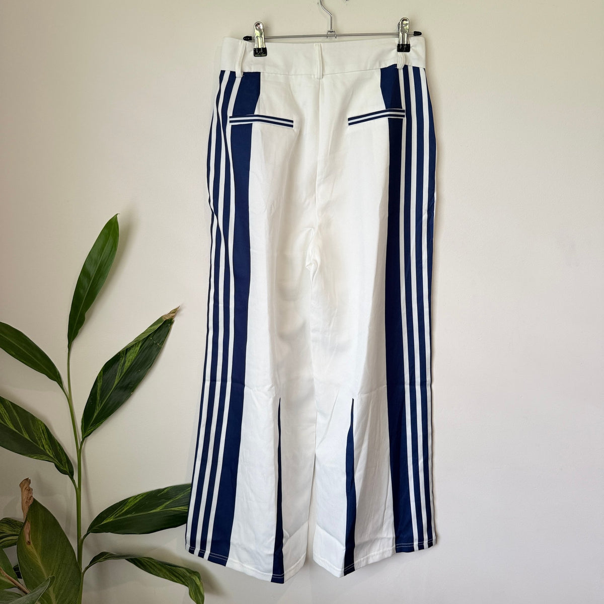 Right Tec White & Navy Stripe Wide Leg Pants Size 72cm Waist