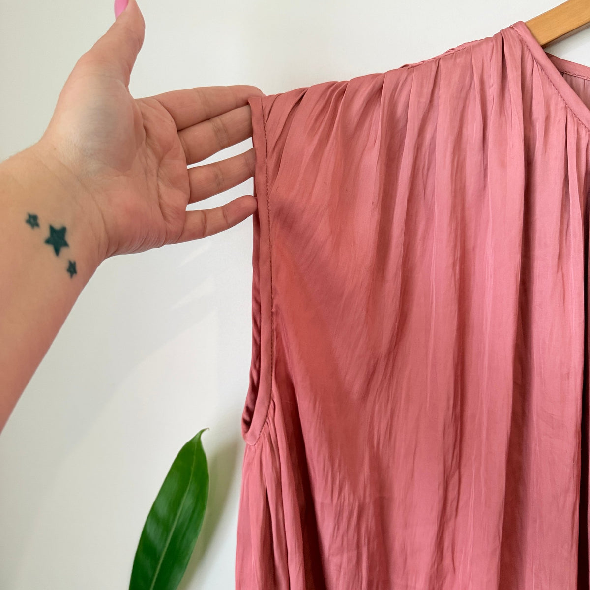 Country Road Dusty Rose Satin Pleated Neck Top Size 16