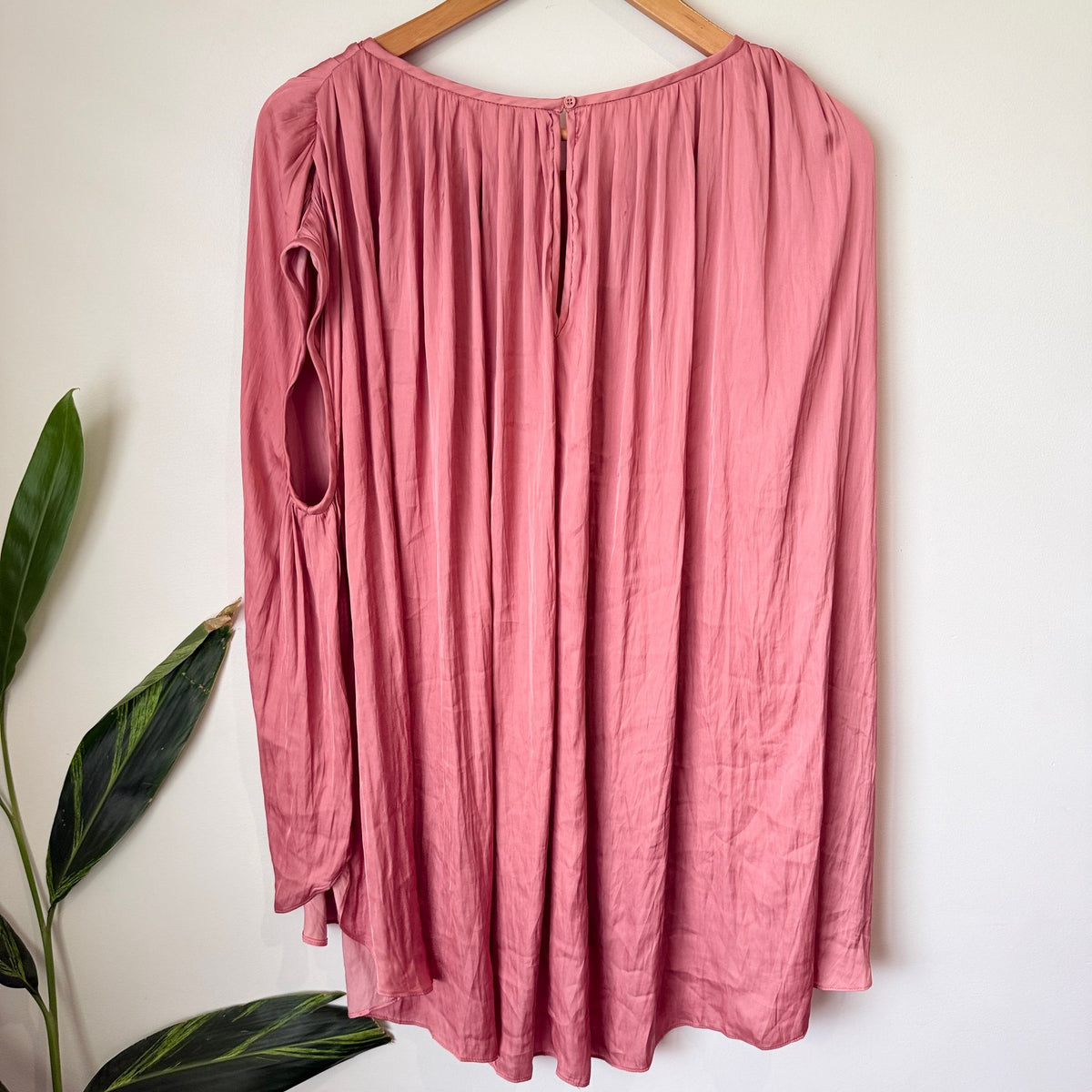 Country Road Dusty Rose Satin Pleated Neck Top Size 16