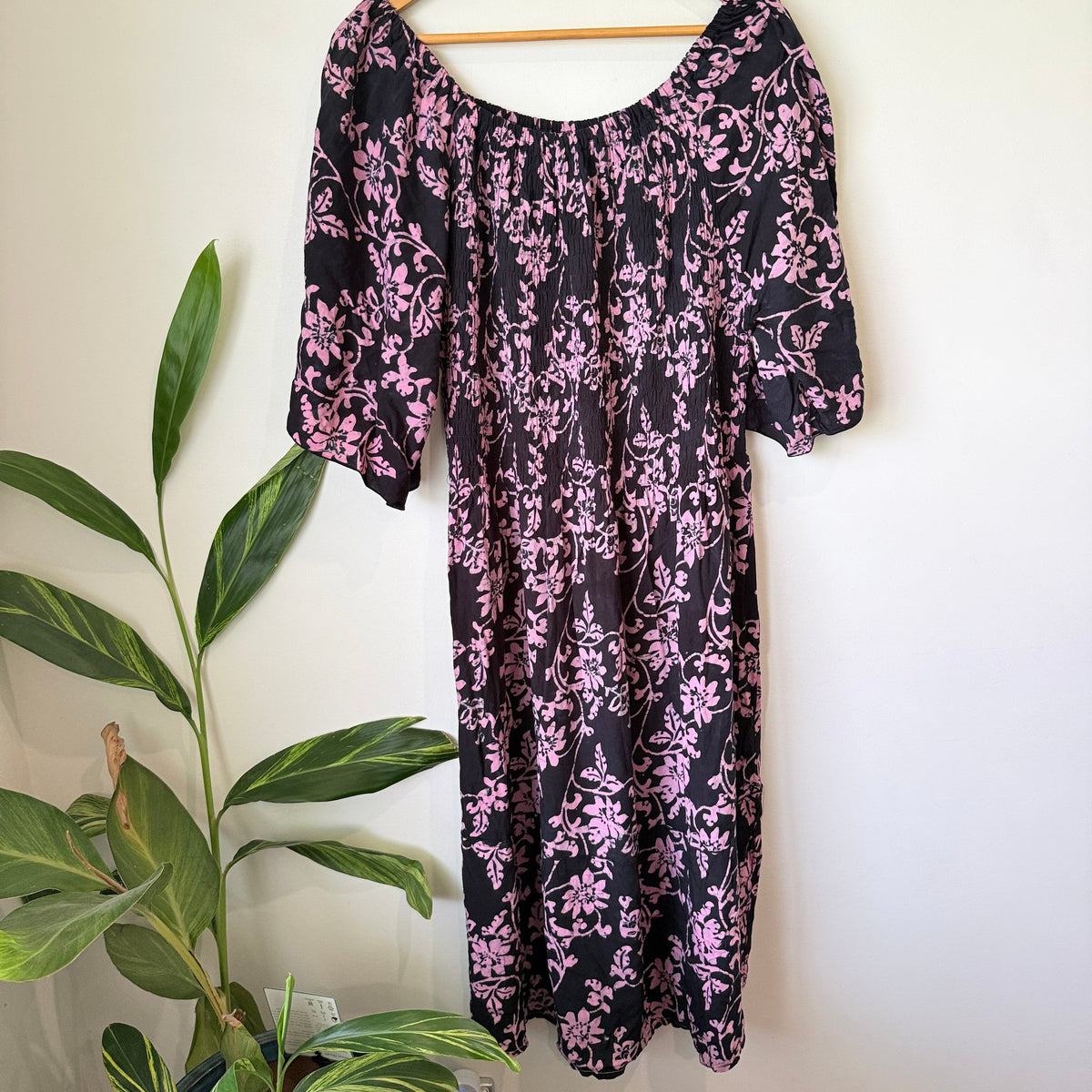 J&L Black & Pink Floral Shirred Off Shoulder Midi Dress Size U/Arm to U/Arm 49cm