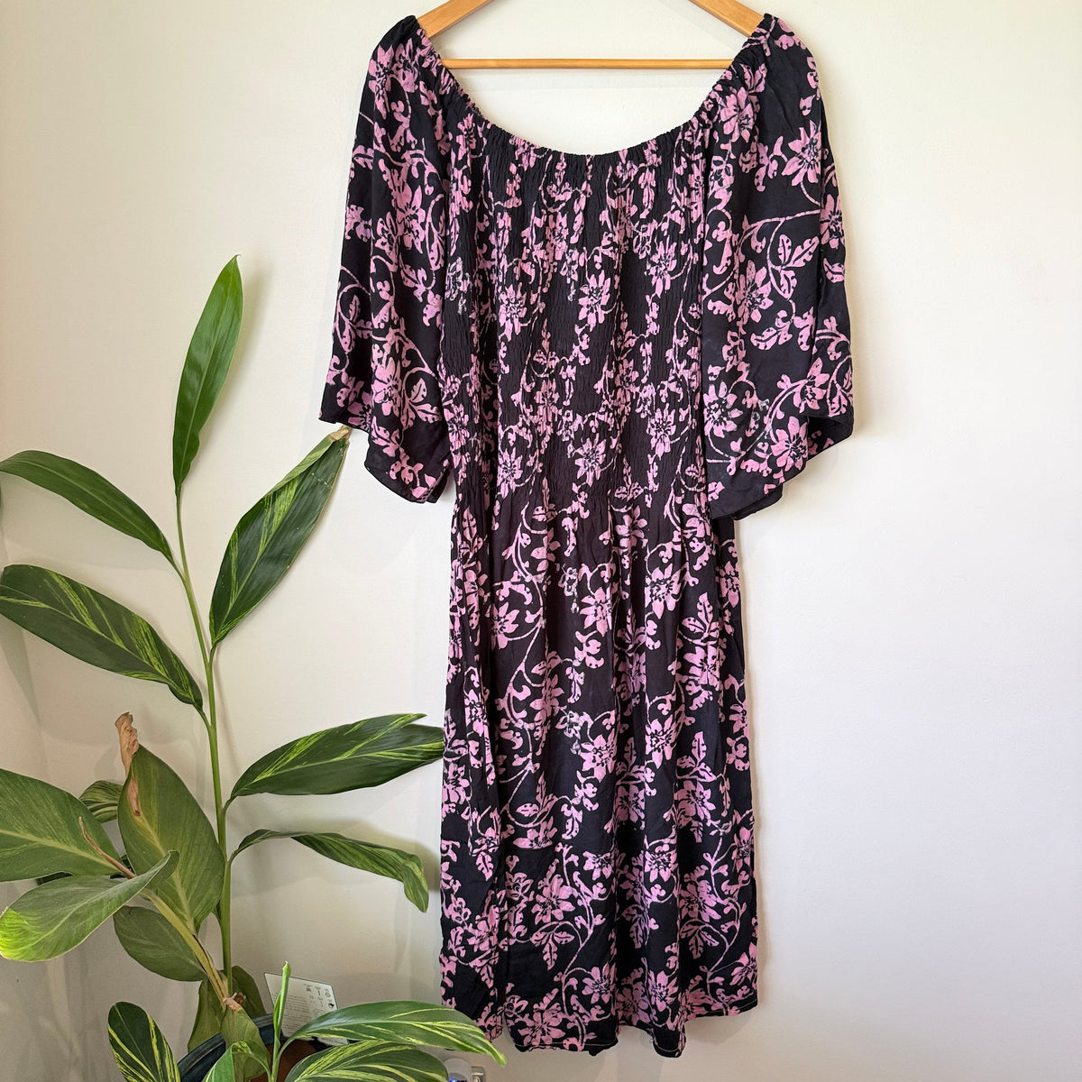 J&L Black & Pink Floral Shirred Off Shoulder Midi Dress Size U/Arm to U/Arm 49cm