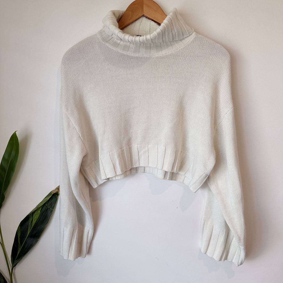 H&M Divided Cream Roll Neck Cropped Knit Jumper Size M