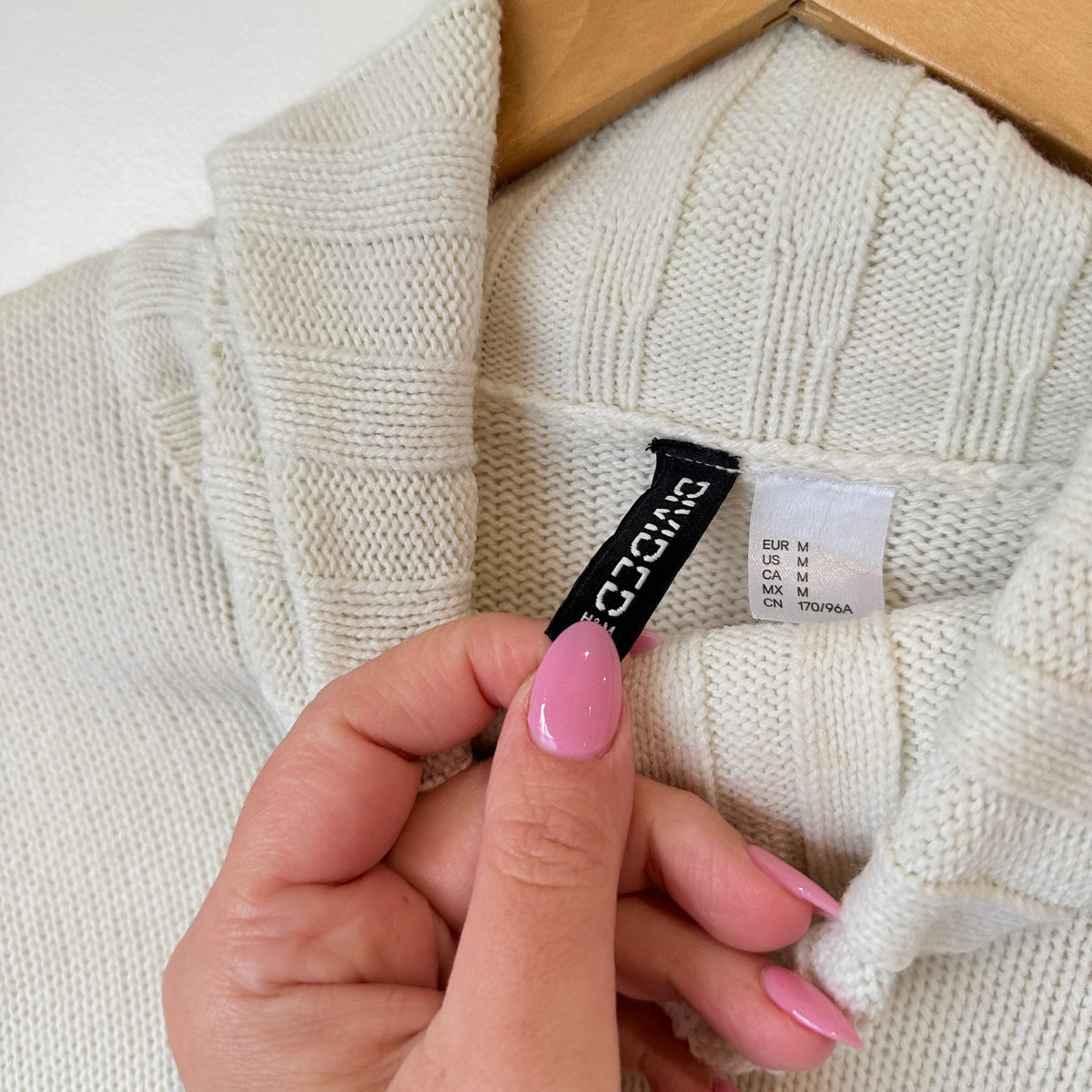 H&M Divided Cream Roll Neck Cropped Knit Jumper Size M