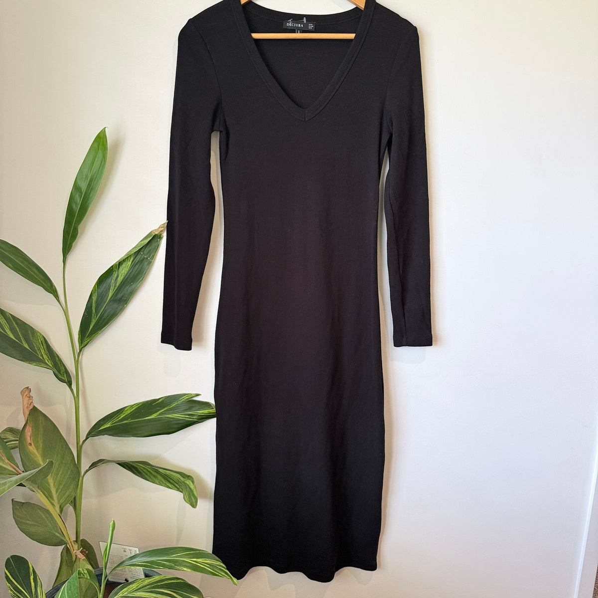Decjuba Black Rib V-Neck Long Sleeve Midi Dress Size M