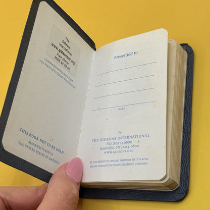 New Testament with Psalms and Proverbs by The Gideons International