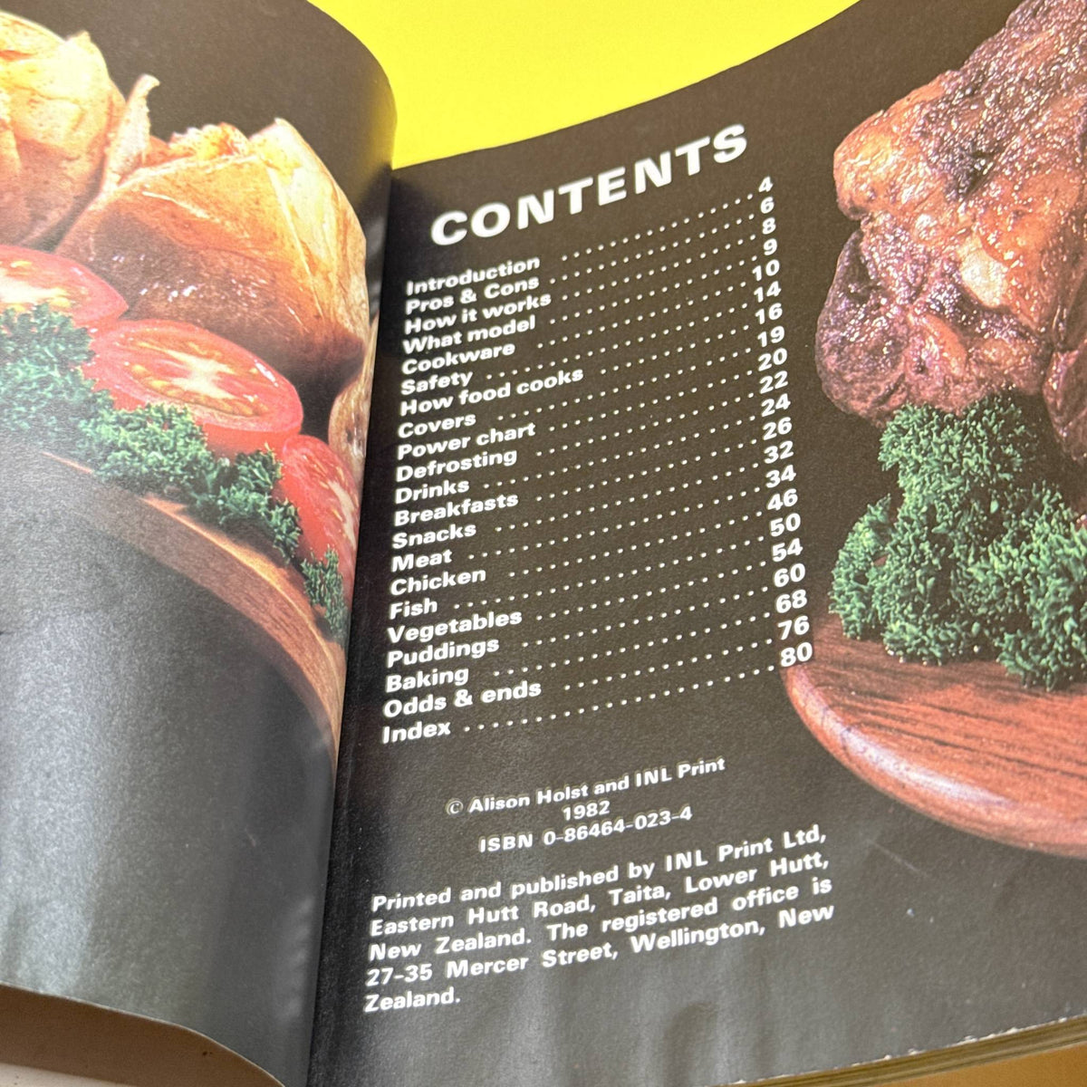 Alison Holst’s Microwave Book by Alison Holst 1982