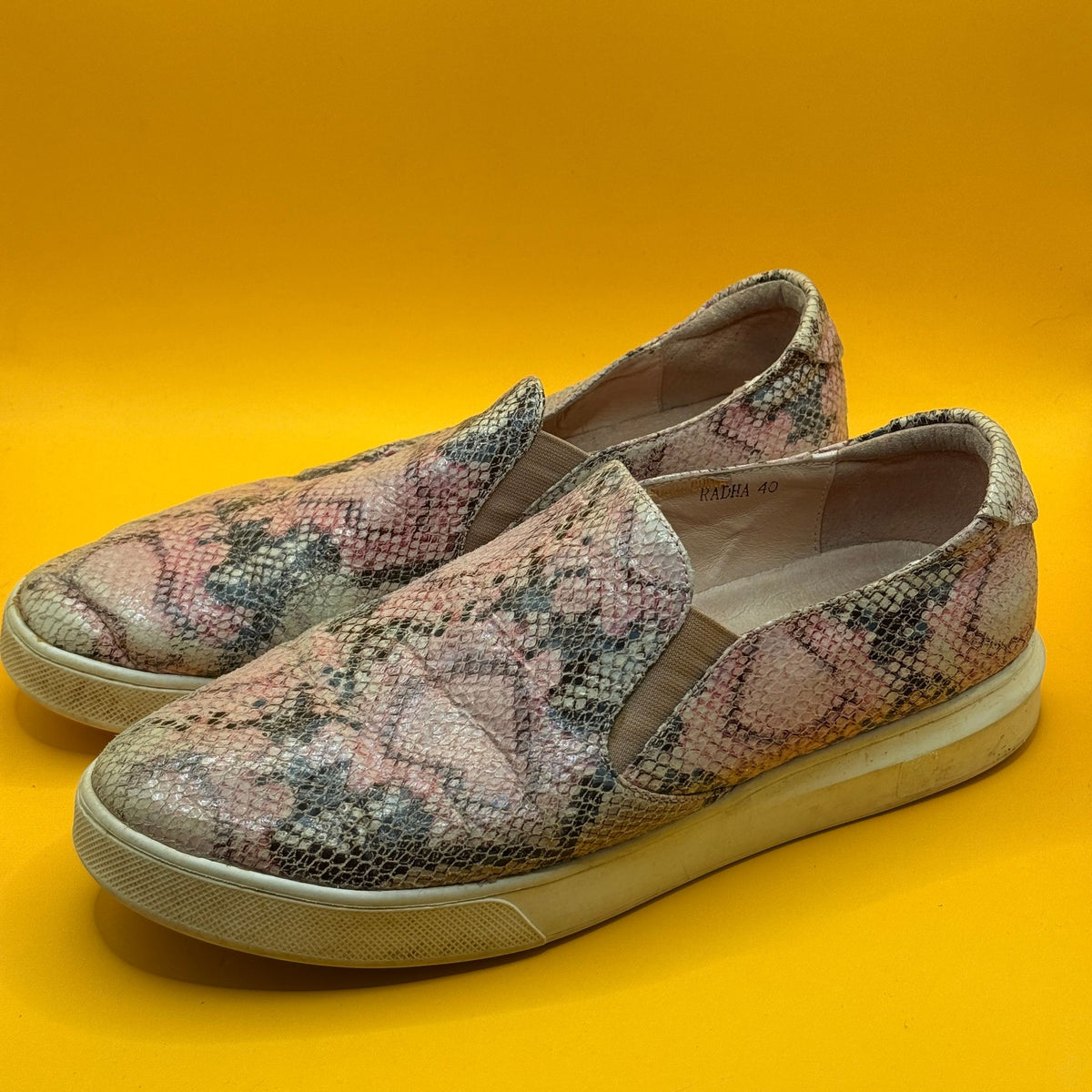 Belle Scarpe Radha Printed Slip-On Shoes - Size 40