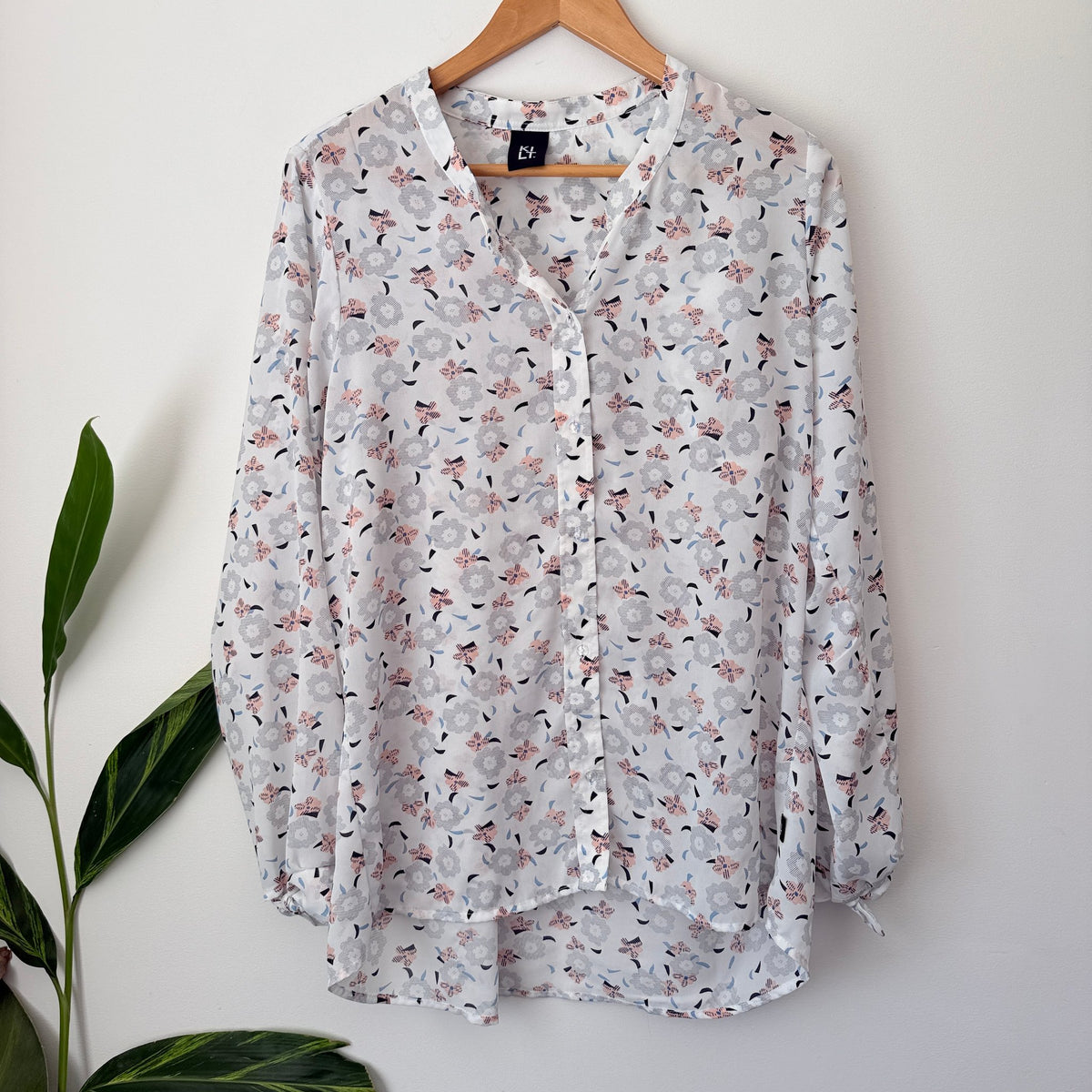 KILT White Floral Print Long Sleeve Blouse Size U/Arm to U/Arm 52cm