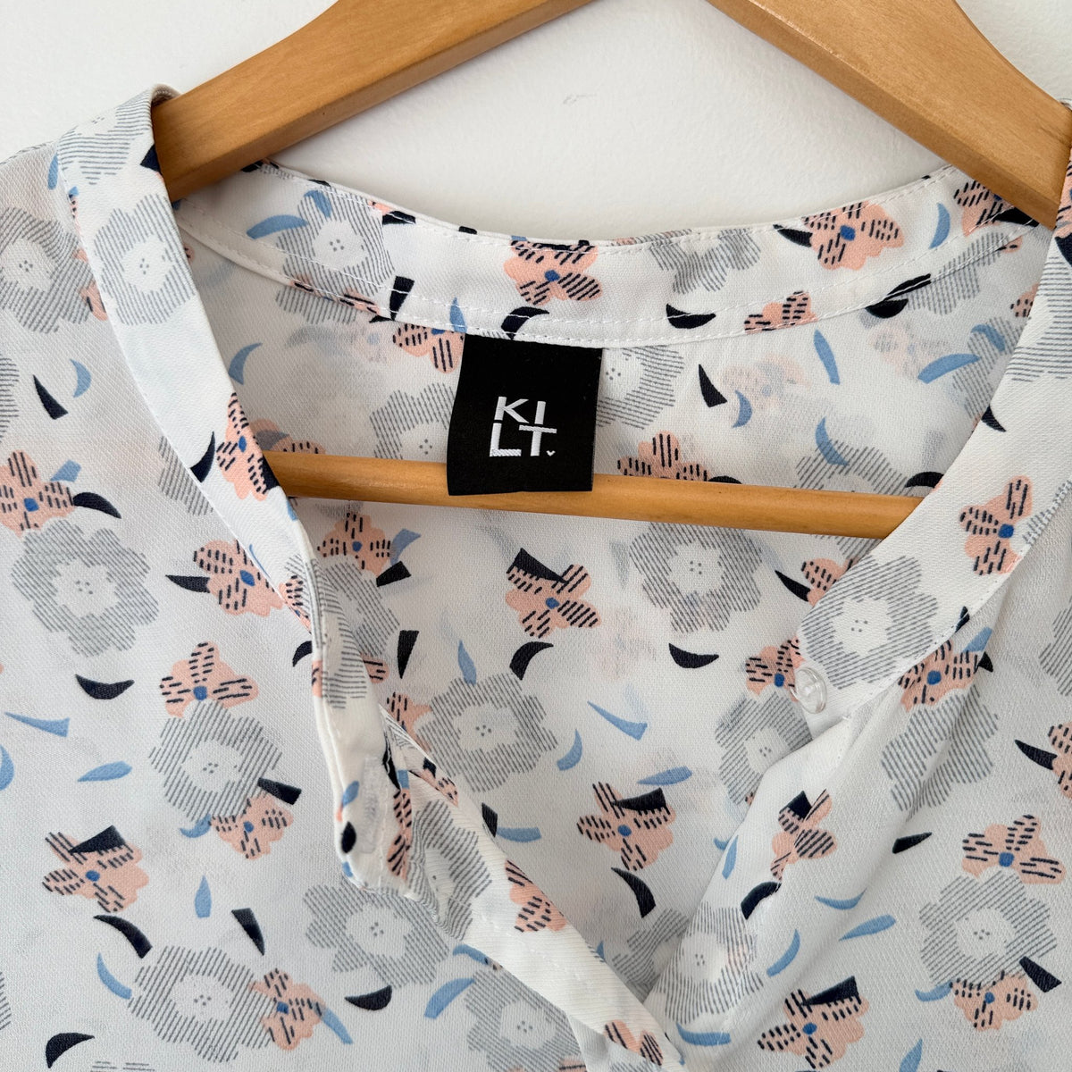KILT White Floral Print Long Sleeve Blouse Size U/Arm to U/Arm 52cm