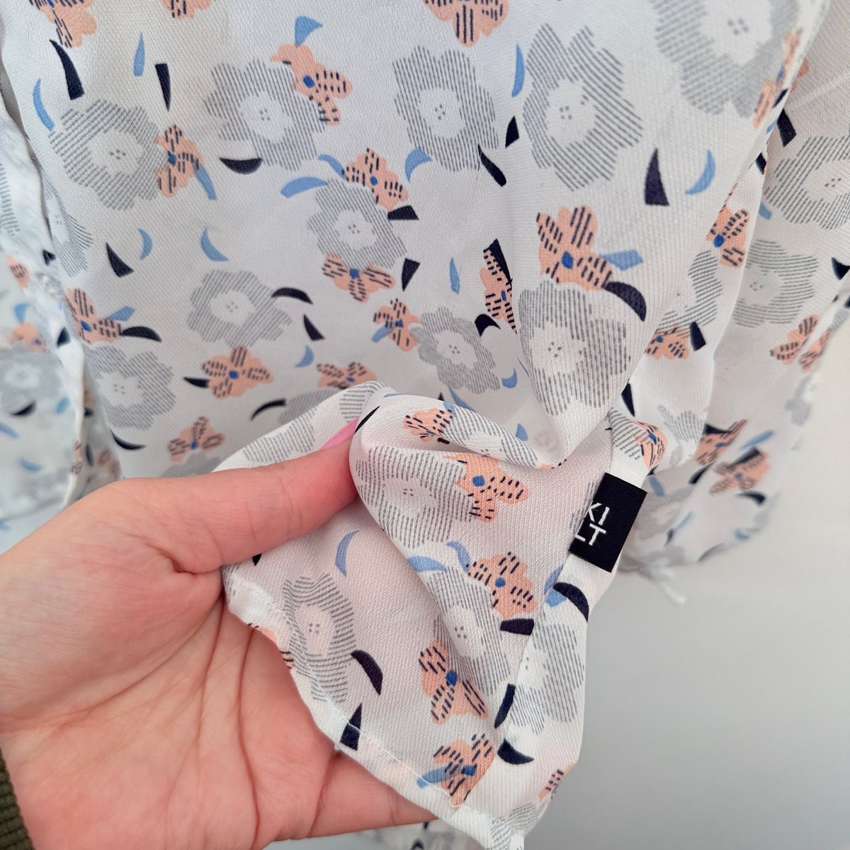 KILT White Floral Print Long Sleeve Blouse Size U/Arm to U/Arm 52cm