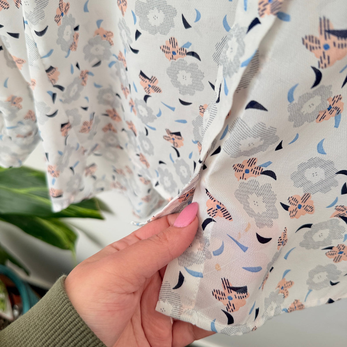KILT White Floral Print Long Sleeve Blouse Size U/Arm to U/Arm 52cm