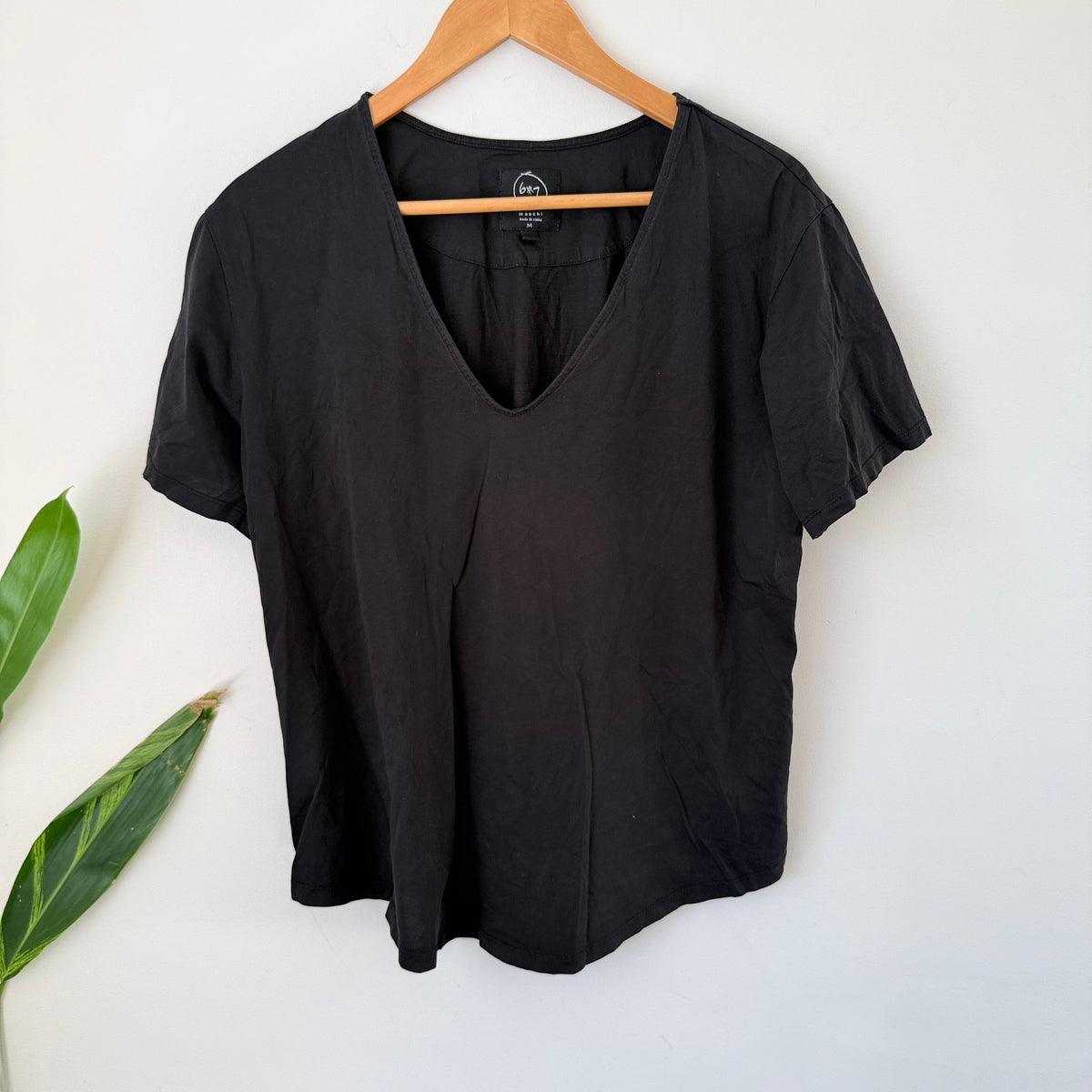 Moochi 6x7 Black V-Neck Cotton Tee Size M