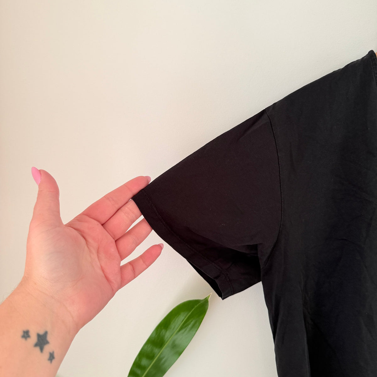 Moochi 6x7 Black V-Neck Cotton Tee Size M