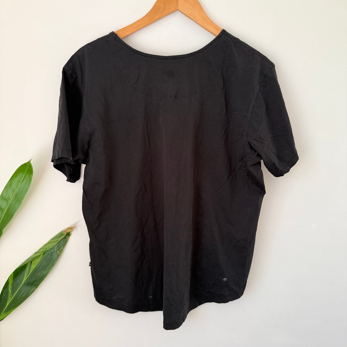 Moochi 6x7 Black V-Neck Cotton Tee Size M