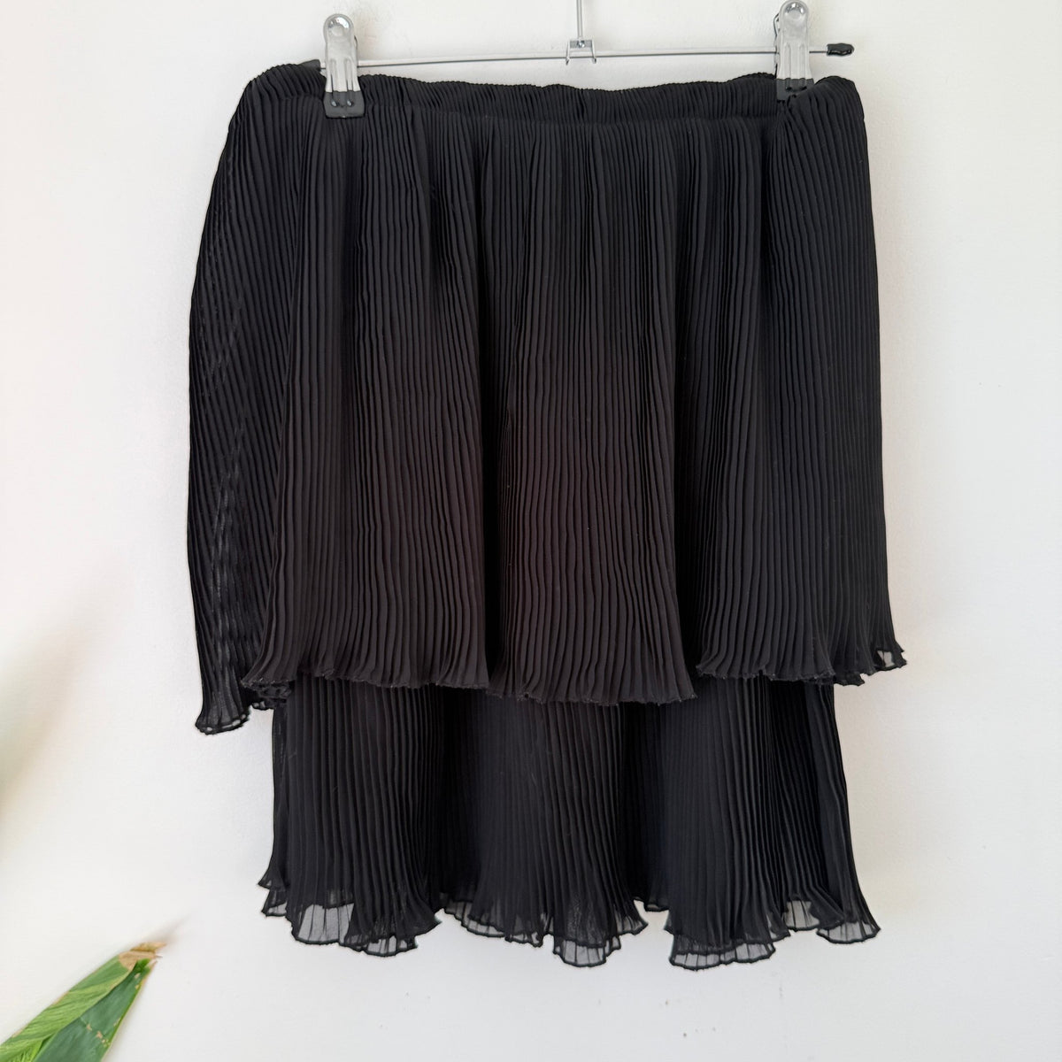 Ruby Size 8 Black Tiered Plisse Mini Skirt