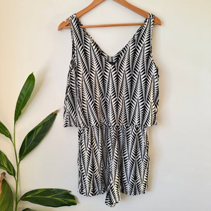 Decjuba Black & White Geometric Print Playsuit Size L
