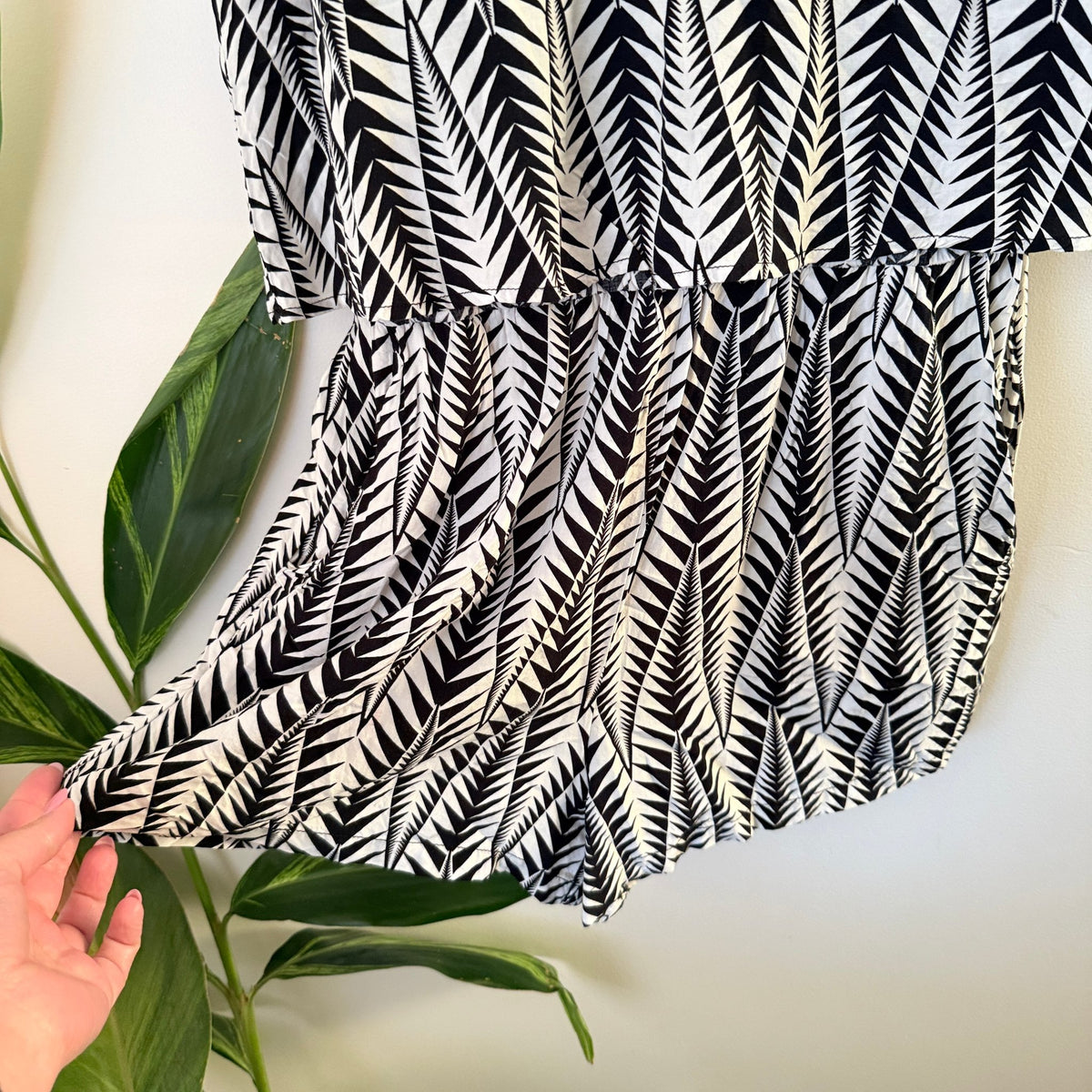 Decjuba Black & White Geometric Print Playsuit Size L