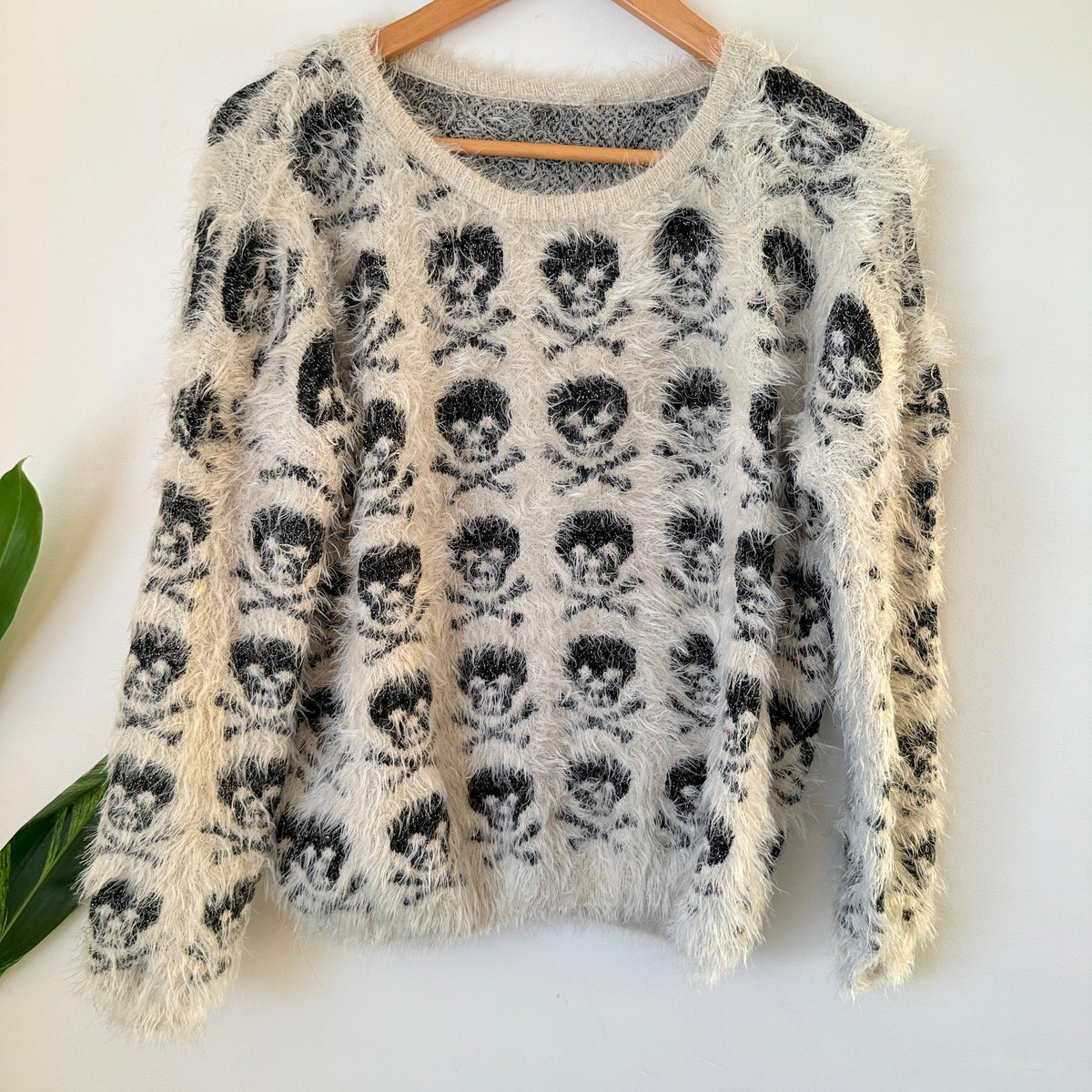 Cream & Black Skull Print Fluffy Knit Jumper Size U/Arm to U/Arm 61cm