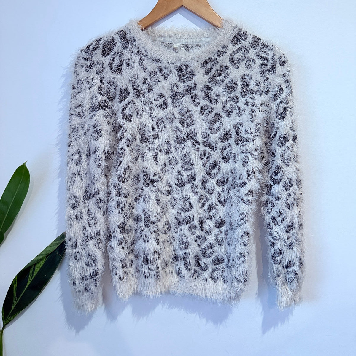 YD Girls Cream Leopard Fluffy Knit Jumper Size 12-13 Years