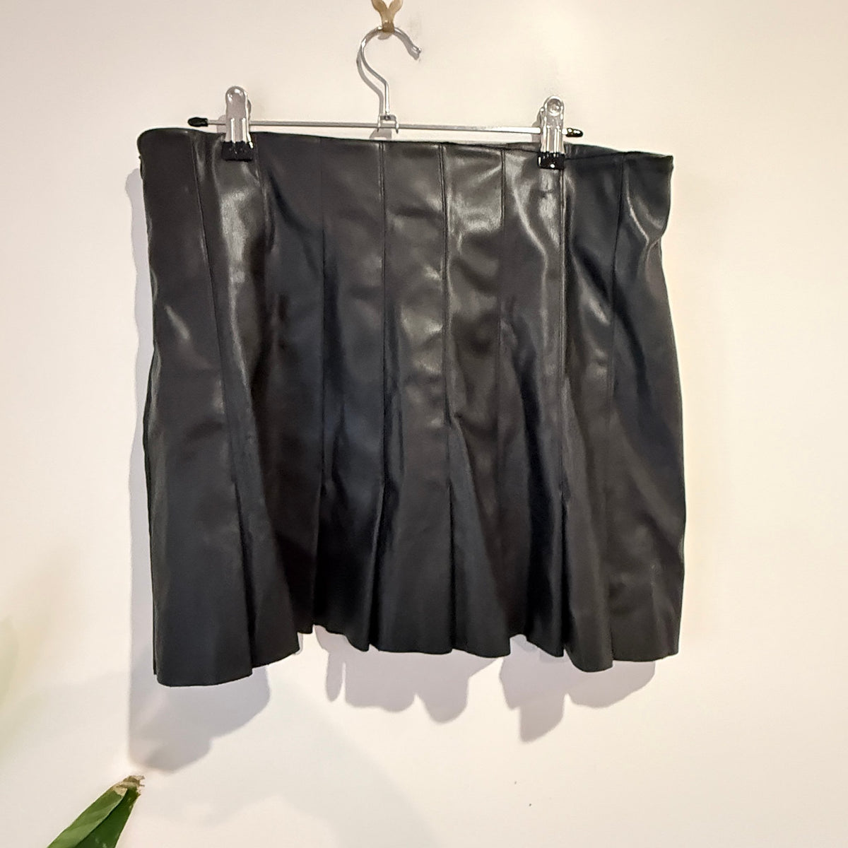 Supré Black Faux Leather Pleated Mini Skirt Size L | Waist 88cm