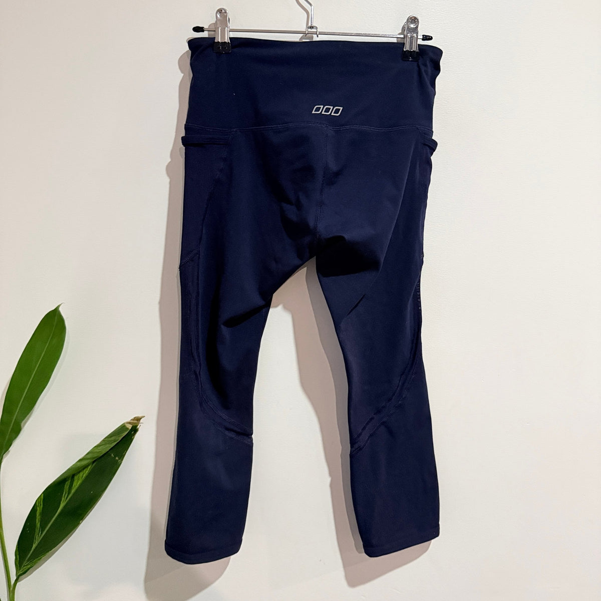 Lorna Jane Navy 3/4 Tights with Side Pockets Size Waist 68cm