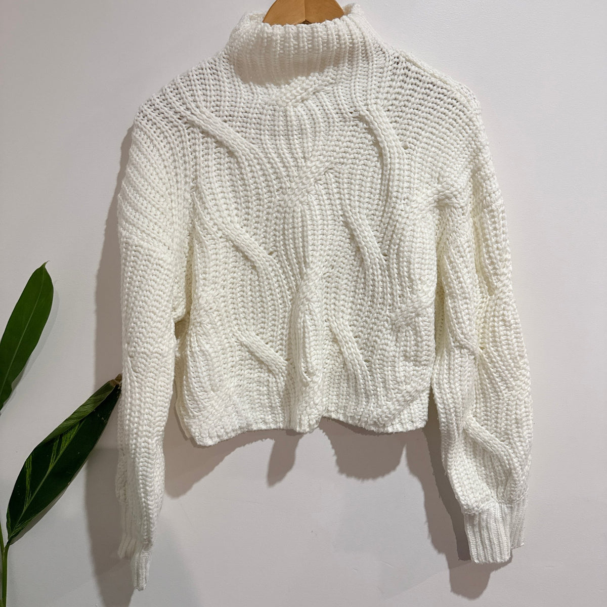 Glassons White Chunky Cable Knit Cropped Jumper Size M