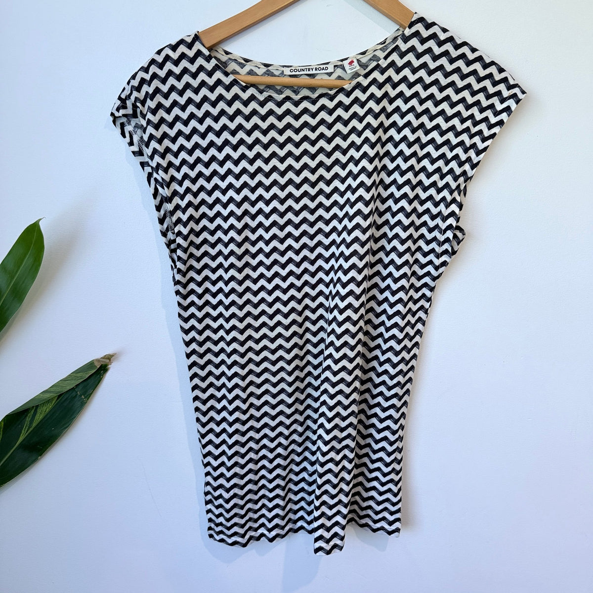 Country Road Black & Cream Chevron Print Tee Size XXS