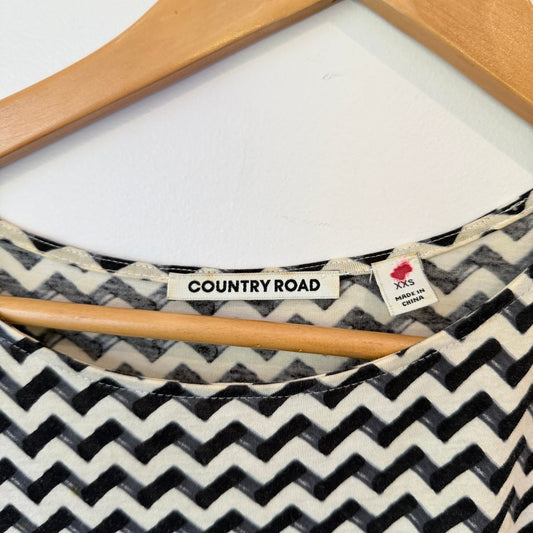 Country Road Black & Cream Chevron Print Tee Size XXS