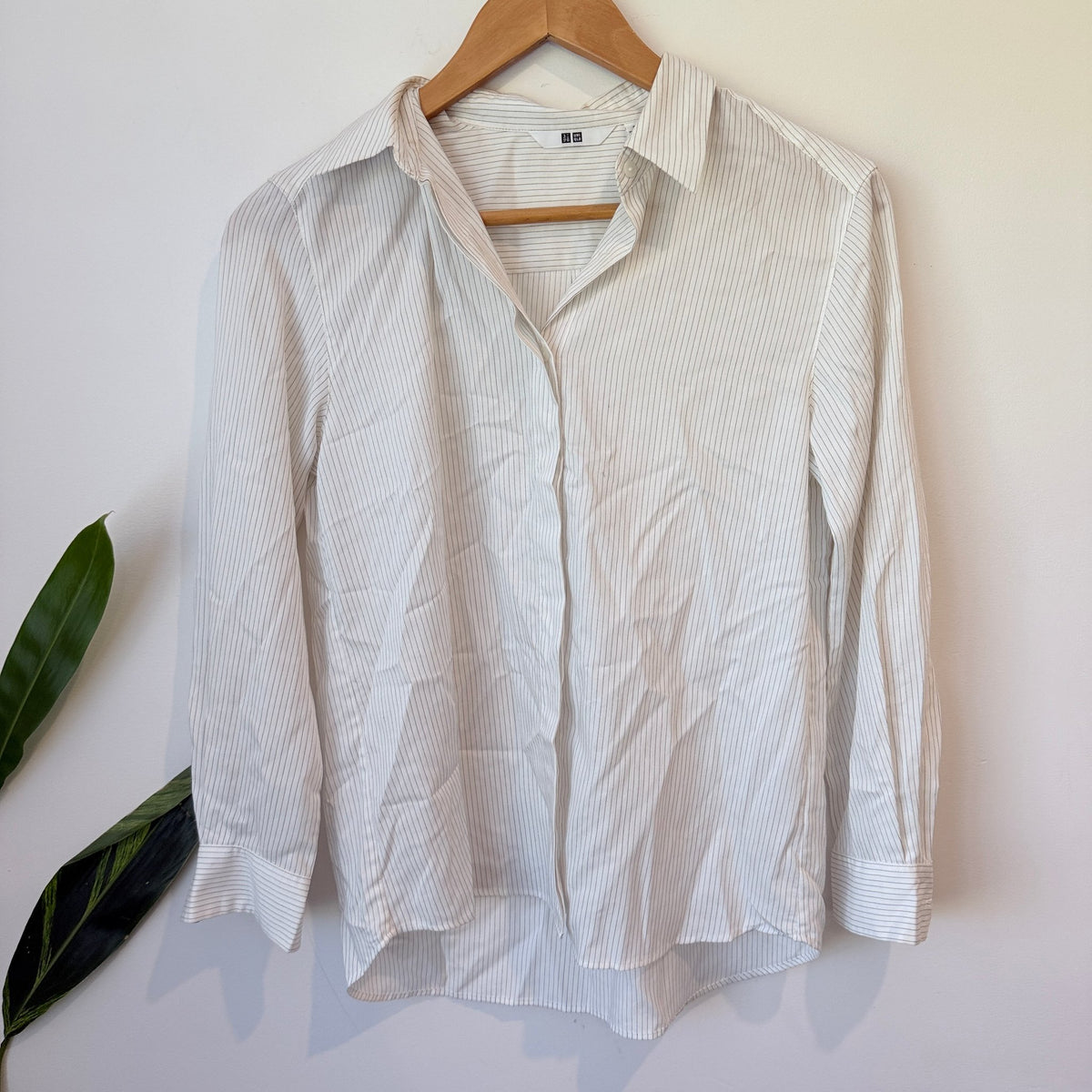 Uniqlo White Pinstripe Long Sleeve Shirt Size S