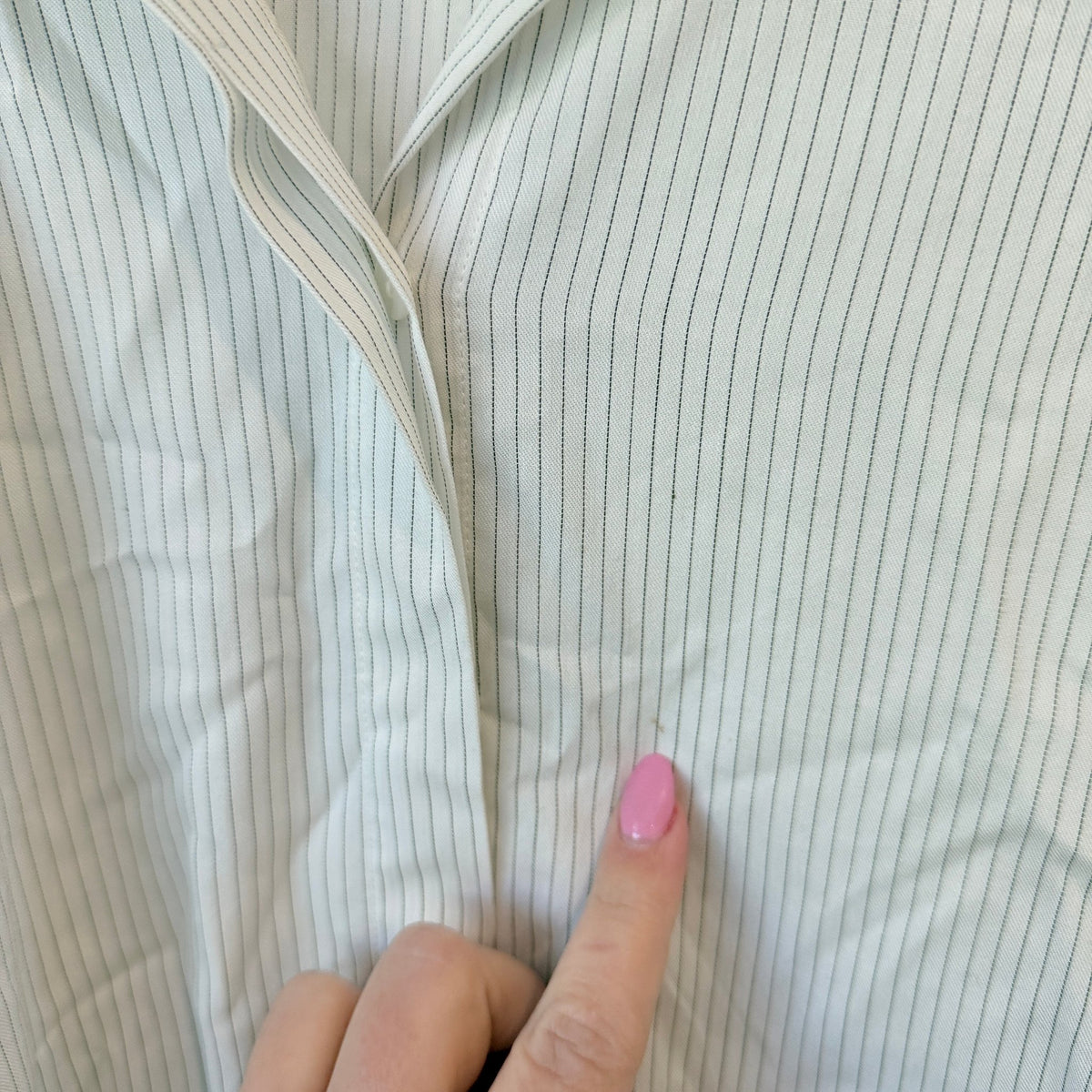 Uniqlo White Pinstripe Long Sleeve Shirt Size S