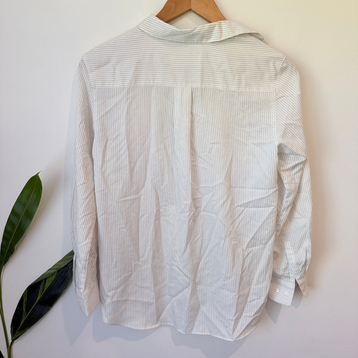 Uniqlo White Pinstripe Long Sleeve Shirt Size S