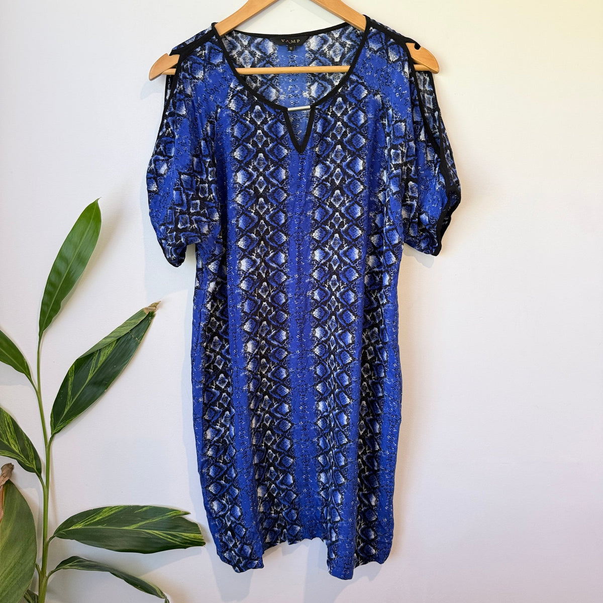 Vamp Blue Snake Print Cold Shoulder Shift Dress Size 12