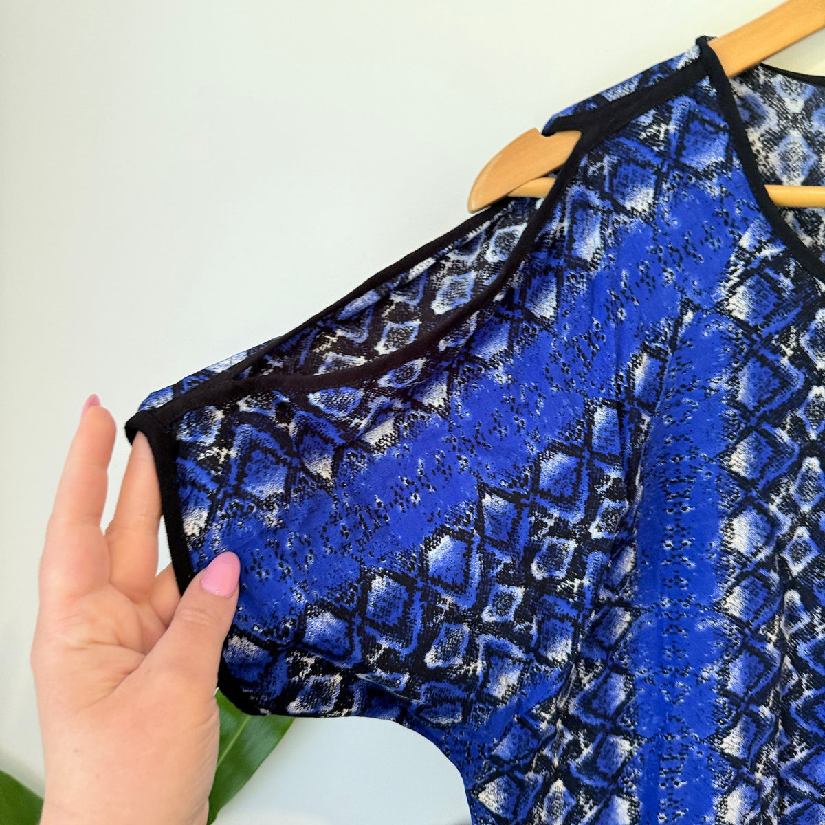 Vamp Blue Snake Print Cold Shoulder Shift Dress Size 12
