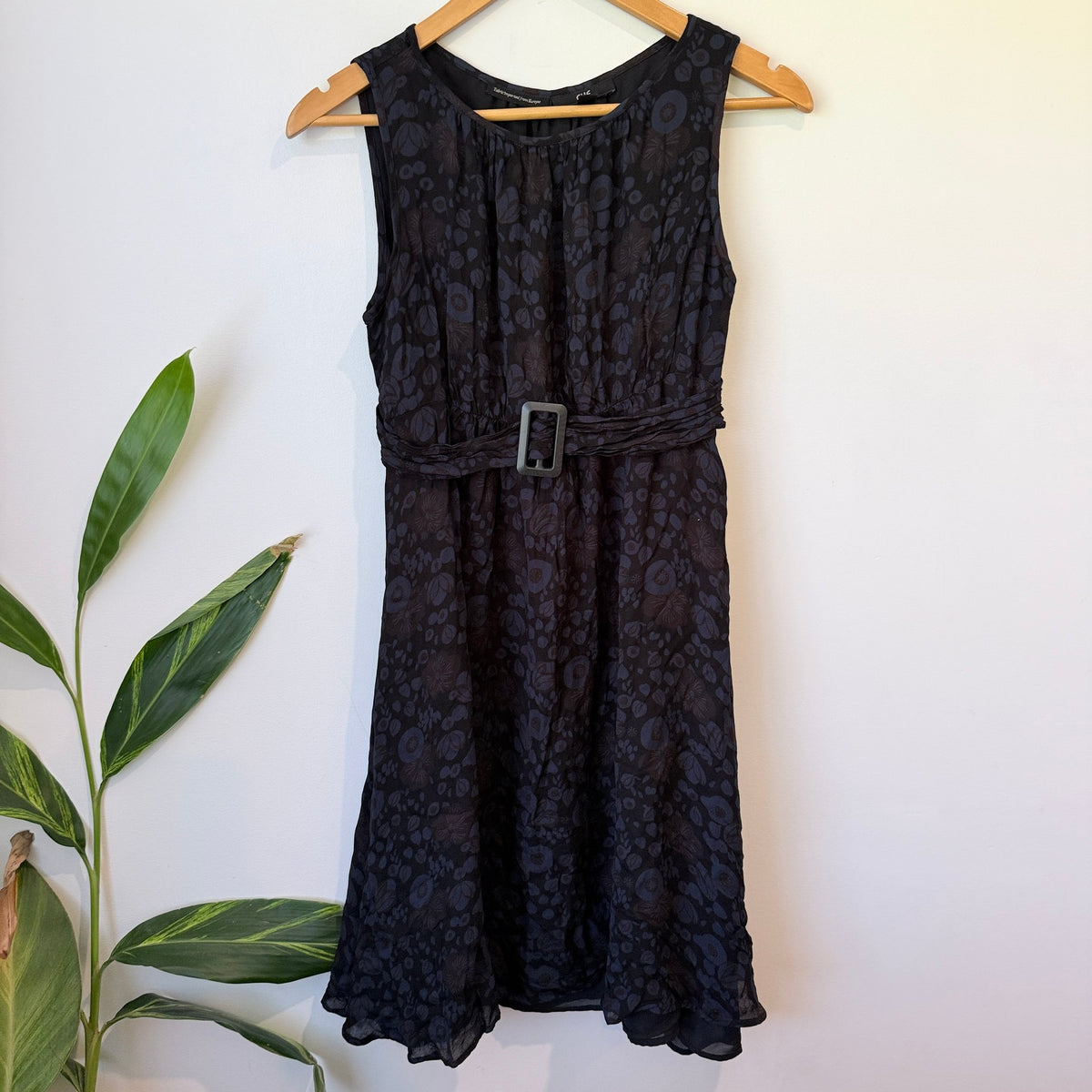 Cue Navy Leaf Print Belted Sleeveless Dress Size 10