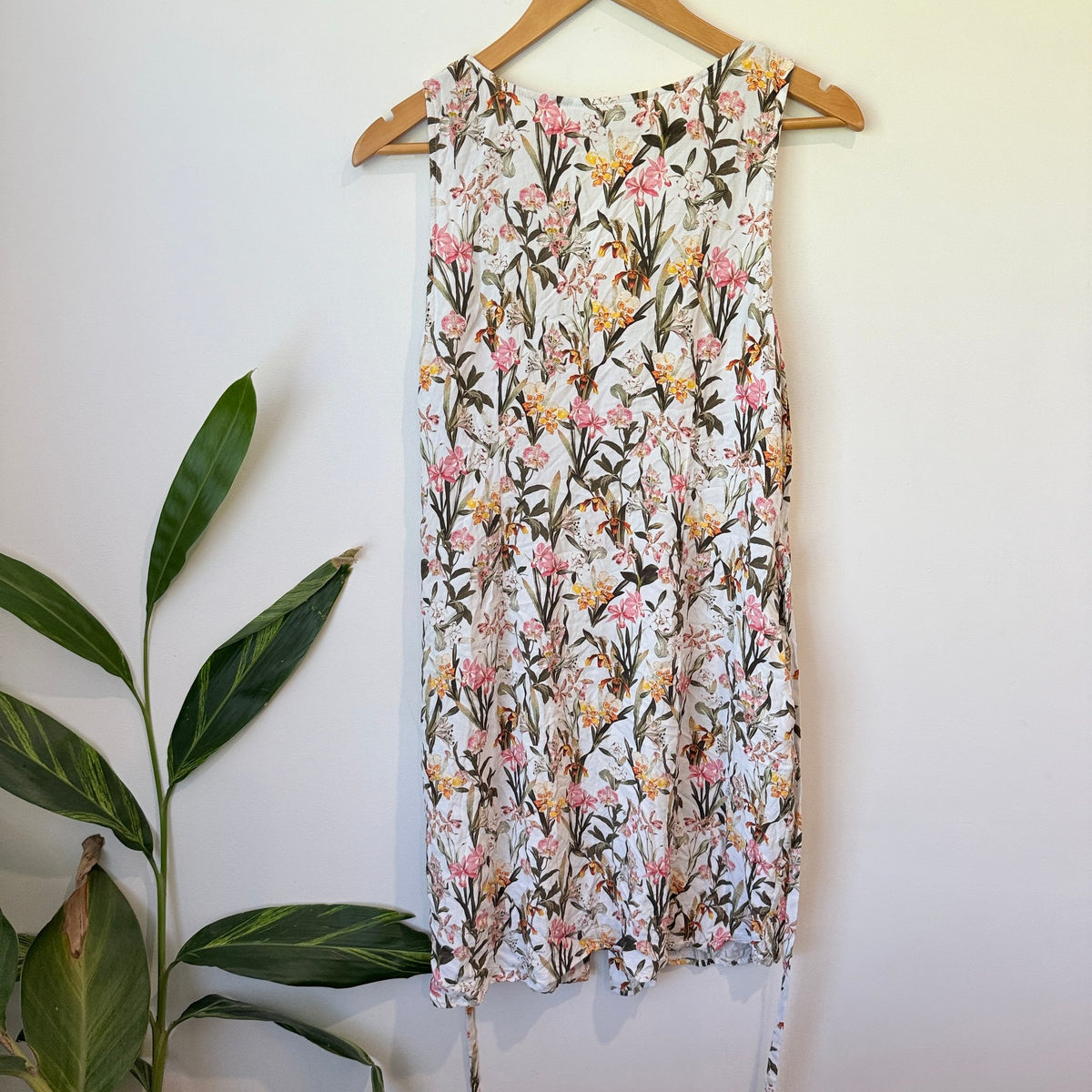 Jeanswest White Floral Button Front Sleeveless Dress Size 12