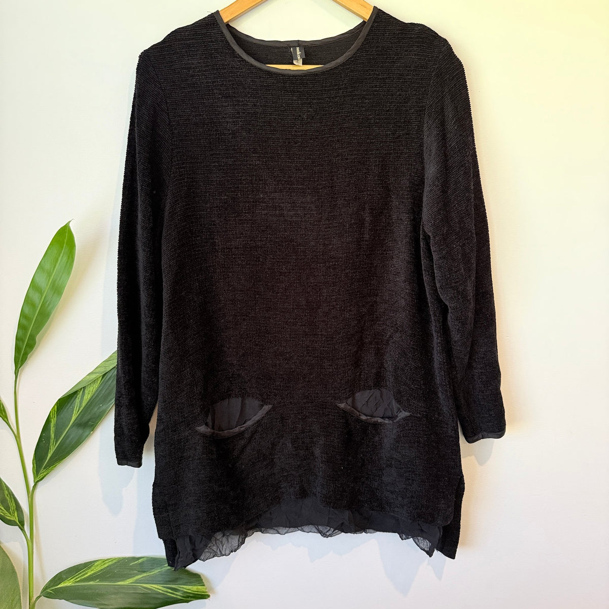 Succhi Collection Black Chenille Knit Tunic with Chiffon Trim Size U/Arm to U/Arm 50cm