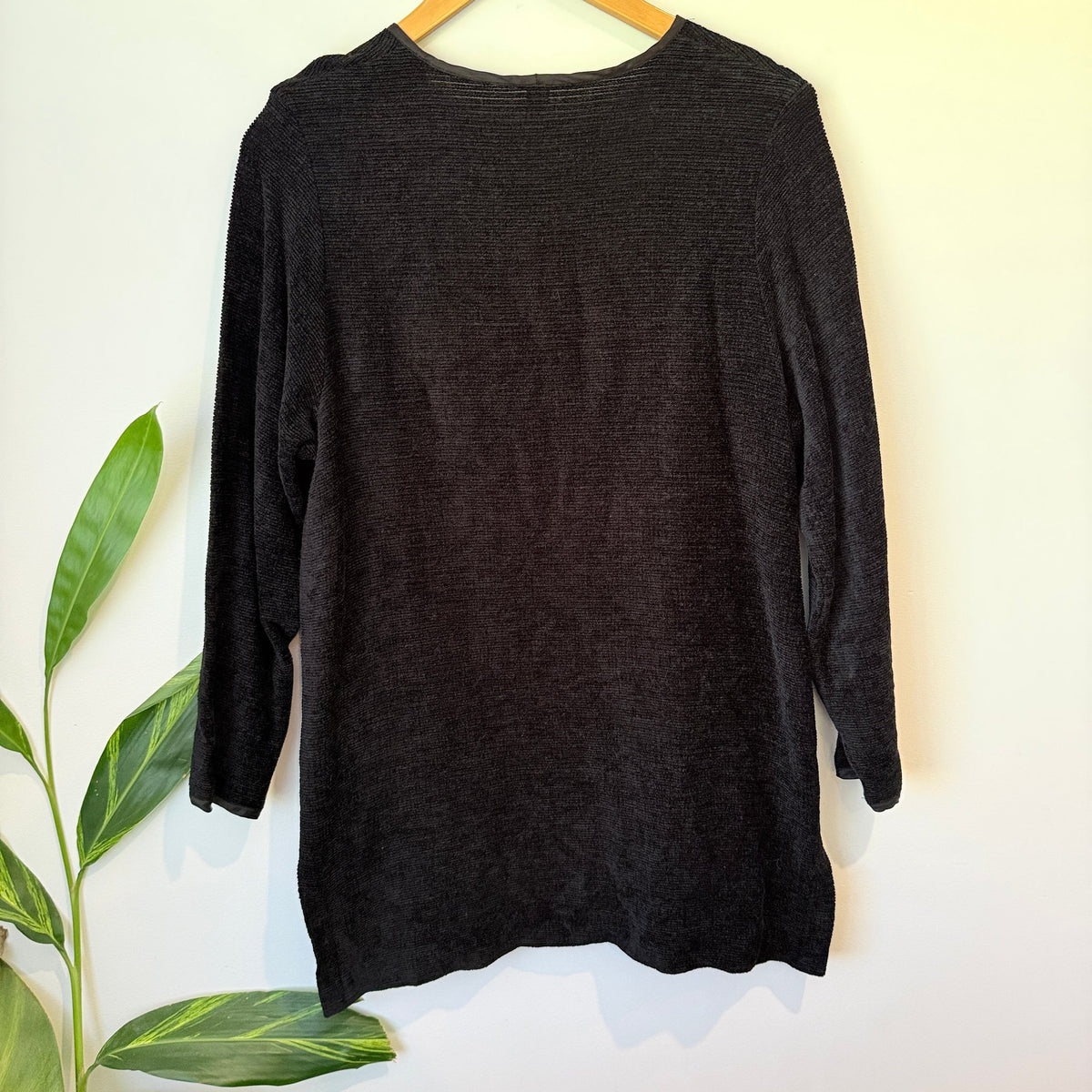 Succhi Collection Black Chenille Knit Tunic with Chiffon Trim Size U/Arm to U/Arm 50cm