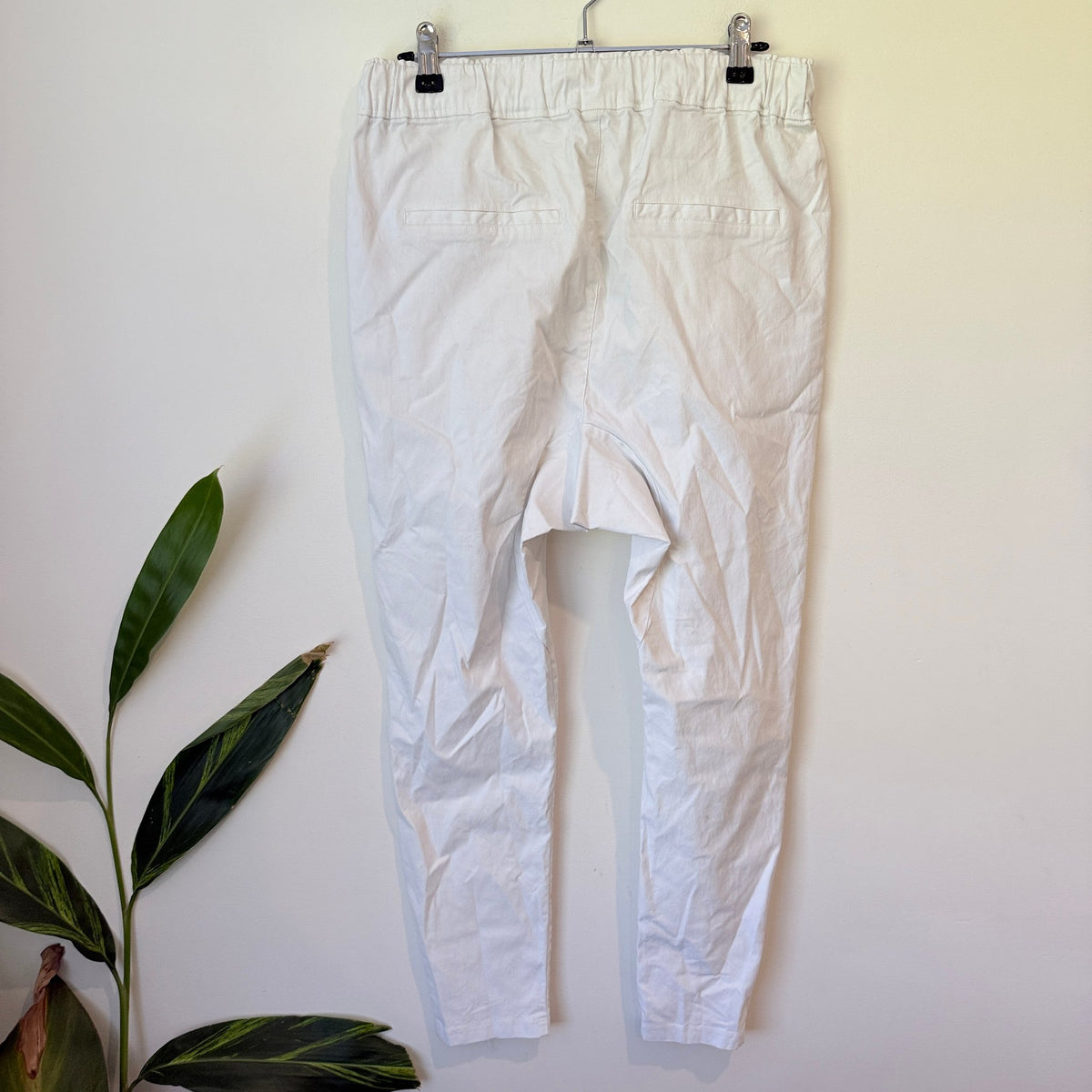 Decjuba D-Luxe Basics White Drawstring Tapered Pants Size 8